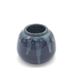 C MTT 109-0296, Short dark blue with green drip vase by Julia Mattson